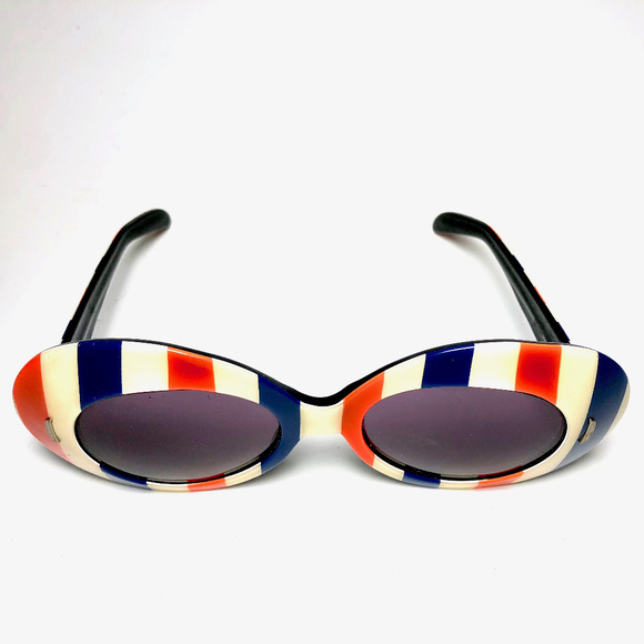 American Patriot Stripes Flag Wayfarer Sunglasses - Picture 3 of 5